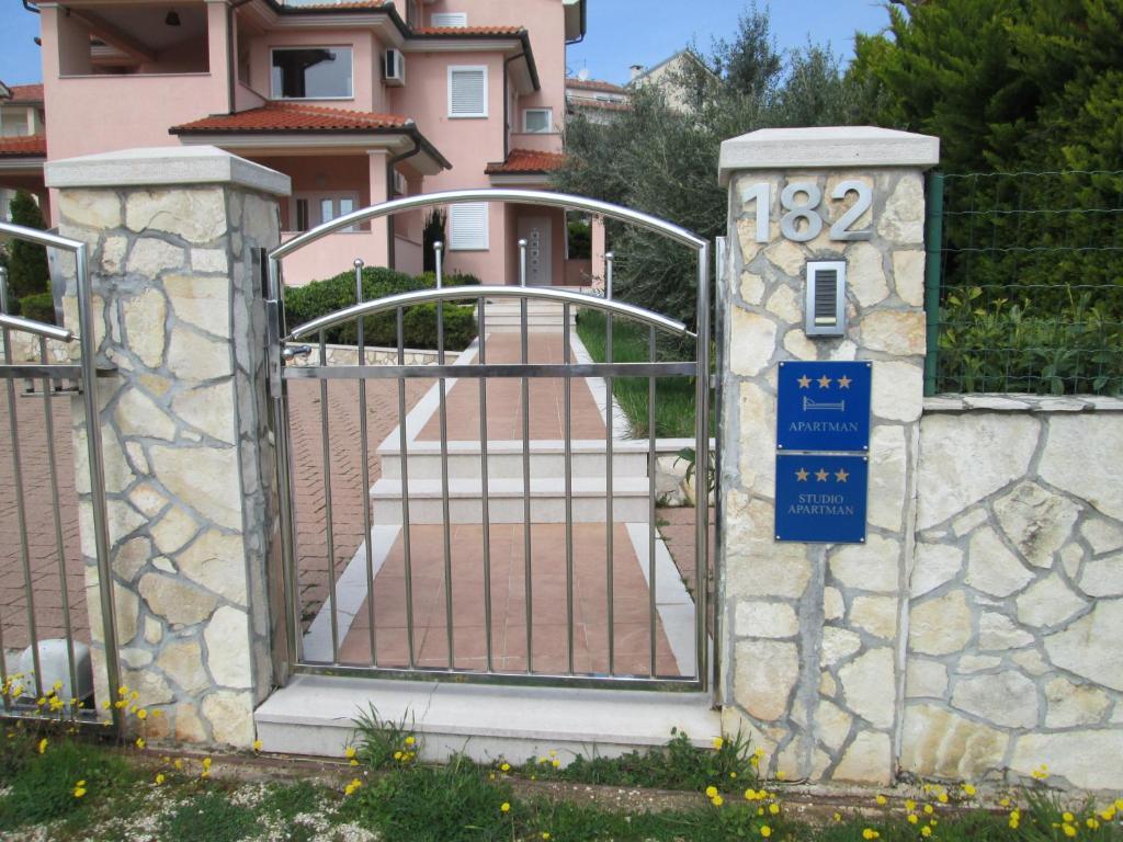 Apartments Villa Fernetich Премантура Экстерьер фото