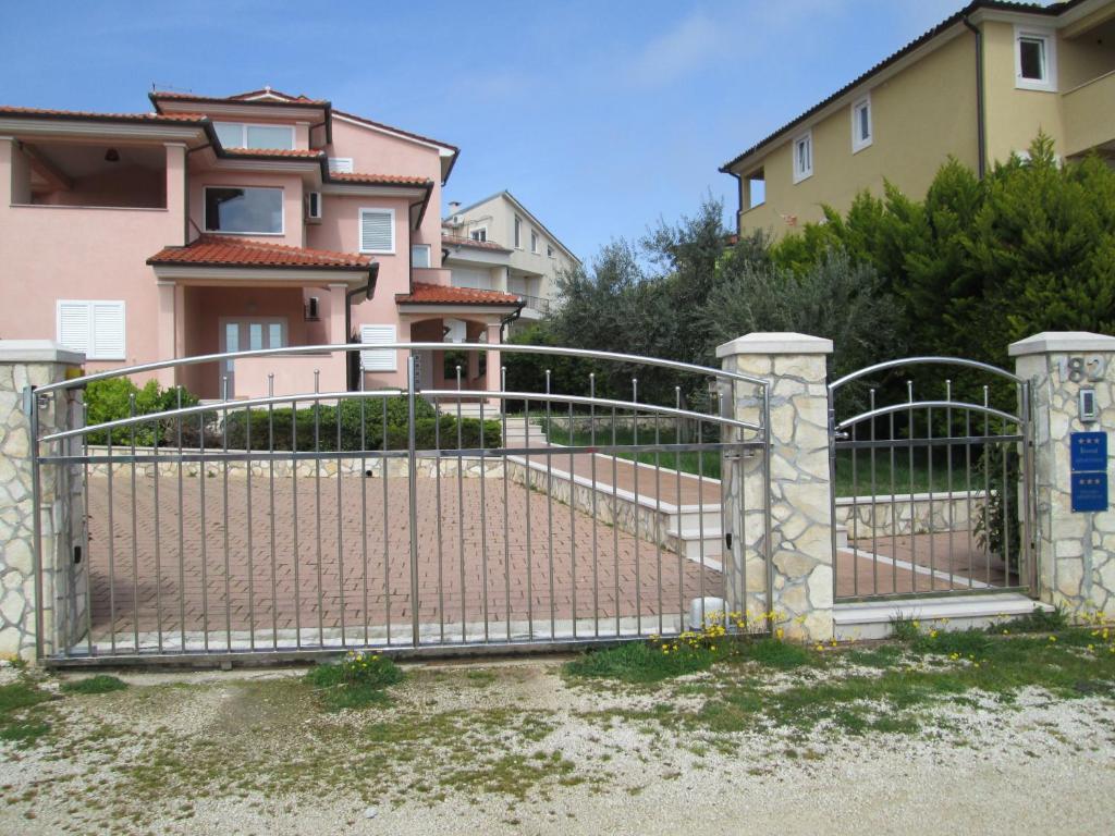 Apartments Villa Fernetich Премантура Экстерьер фото